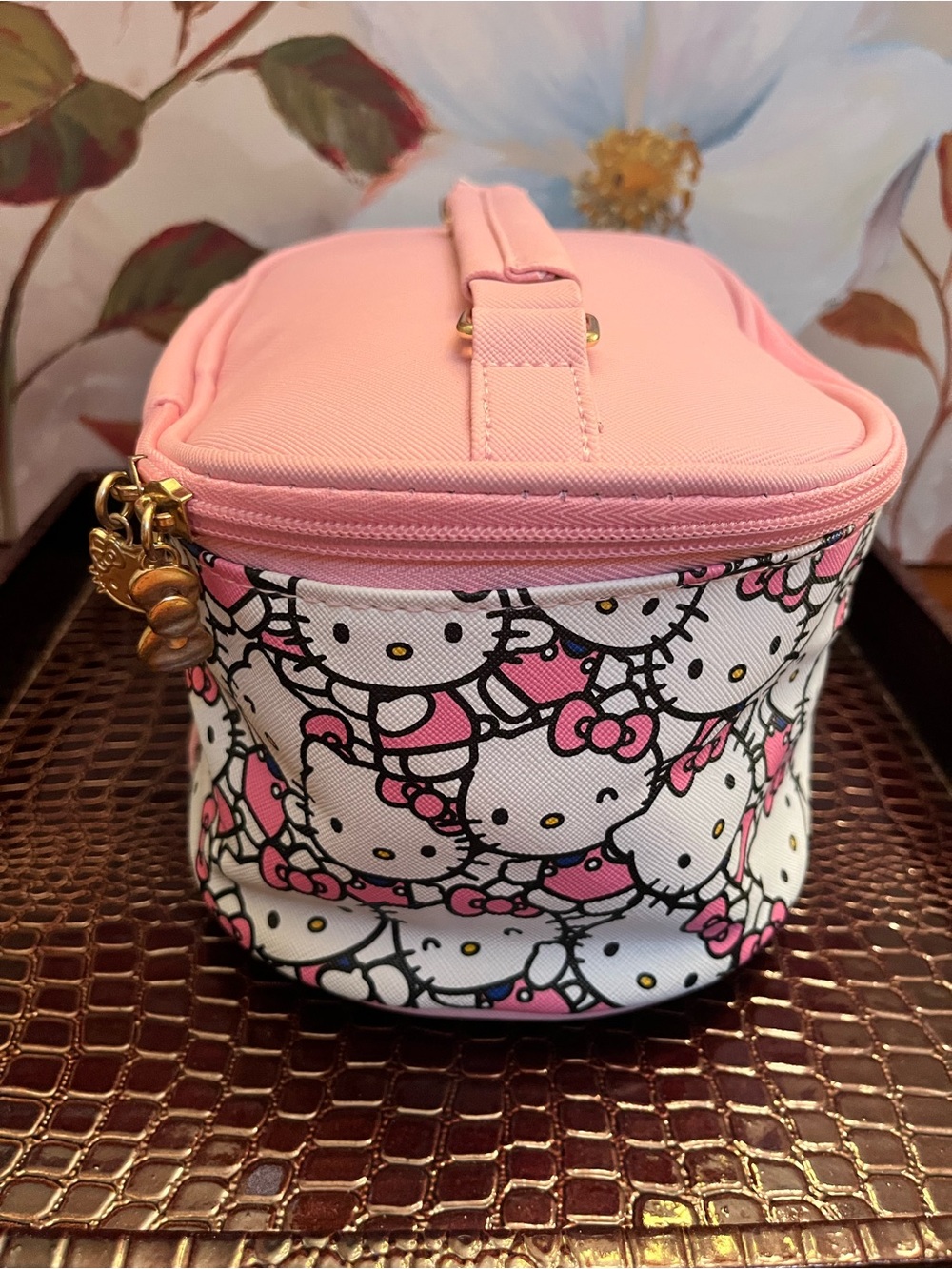 Sanrio Hello Kitty Oval Pink & White Cosmetic Travel Case (GUC) - Picture 3 of 10